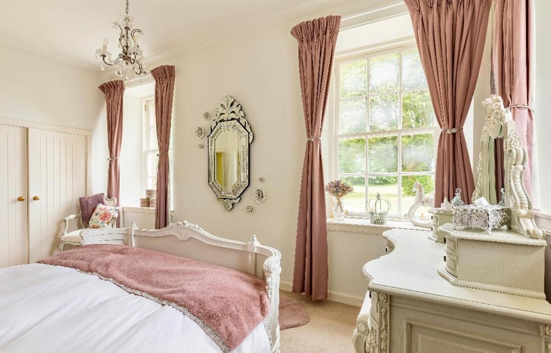 Private Room & Bathroom In Manor House Maybole Esterno foto